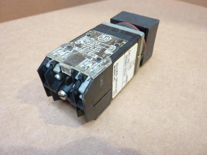 Used ALLEN BRADLEY Selector Switch 800MB-HX2B #38171