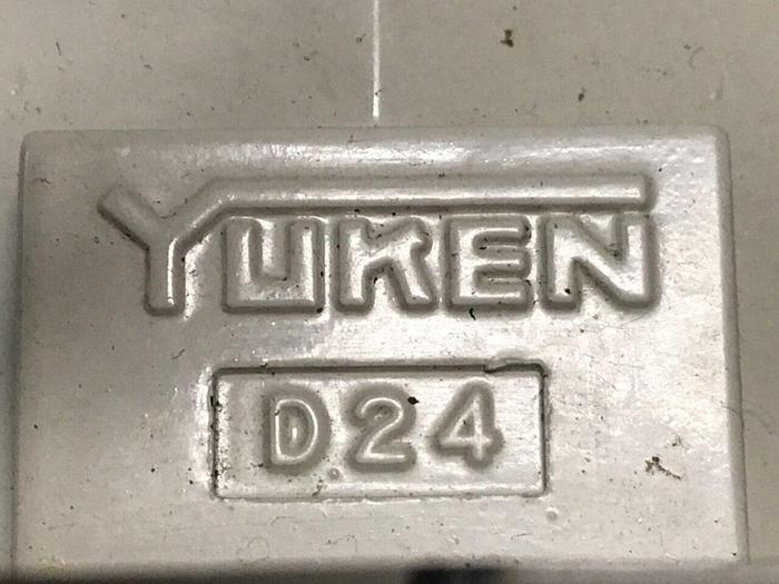 Used YUKEN Valve DSHG-06-3C18-T-RA-D24-51181 USED