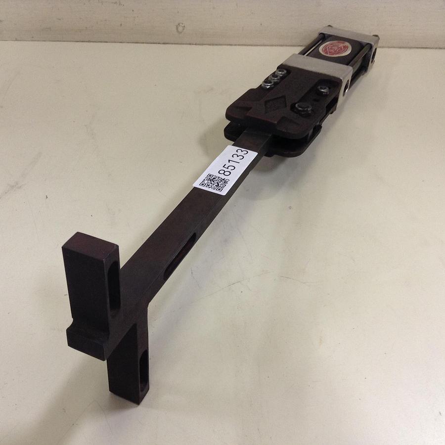 Used DESTACO Tongue Mount Clamp w/ Magnetic Ring 841-MR Used