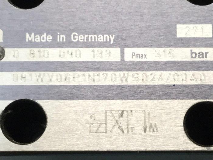 Used BOSCH Hydraulic Valve 0 810 090 133 #109468