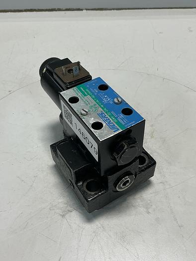 Used VICKERS DG4V-3-6C-M-U-HL7-60-EN490