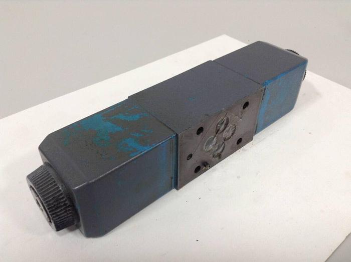 Used VICKERS Directional Valve DG4V-3-6C-M-U-HL7-60 Used
