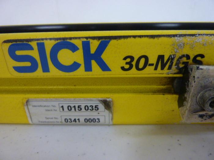 Used SICK OPTIC ELECTRONIC Light Curtain Sender MGSS75-12 #49841