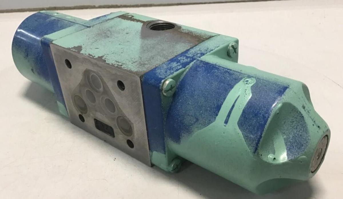 Used SPERRY VICKERS Valve DG4S533CWTRF10 USED