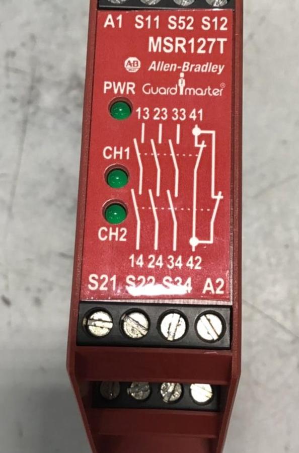 Used ALLEN BRADLEY Guardmaster Safety Relay 440R-N23126 SER C USED