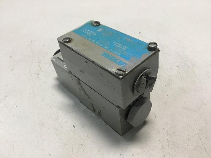 Used VICKERS Valve DG4V32ALMFWB660EN21 #138728