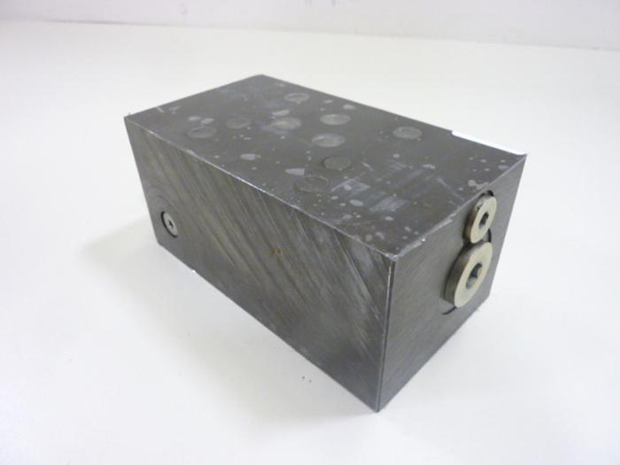 Used VICKERS Pressure Reducing Valve DGMX25PPBWS30 #61723