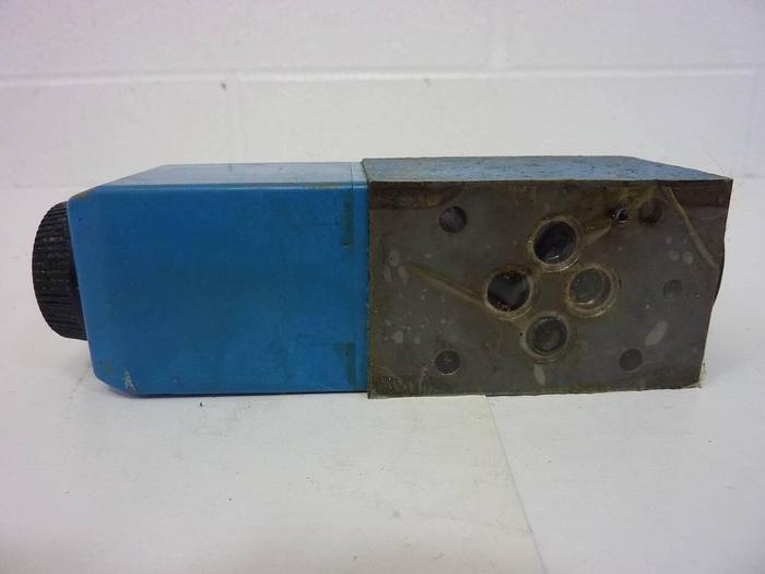 Used VICKERS Solenoid Valve DG4V32AMUHL760 Used