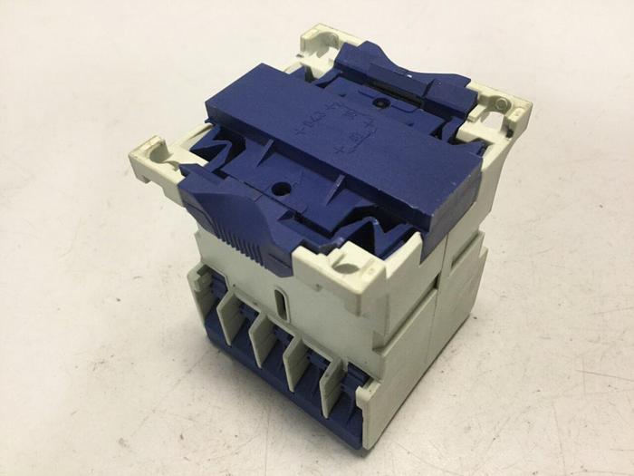 Used TELEMECANIQUE Control Relay CA2EN122 #105075