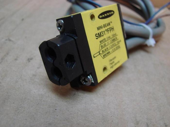 Used BANNER ENGINEERING Fiber Optic Sensor SM312FPH #21425