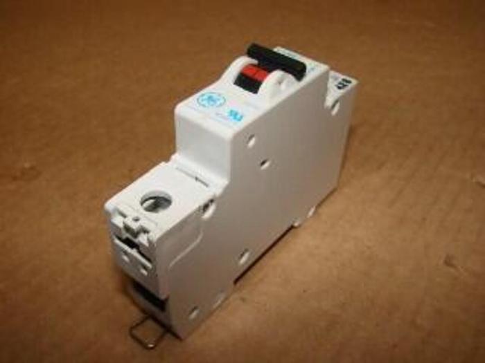 Used GENERAL ELECTRIC / GE 10 Amp Circuit Breaker V37110 #21278