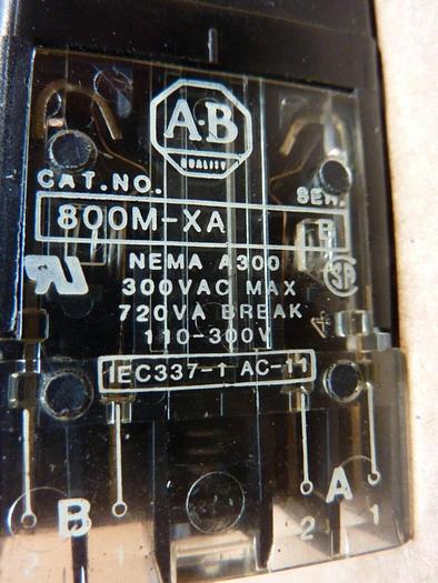 Used ALLEN BRADLEY Selector Switch 800MR-JX2B #38212