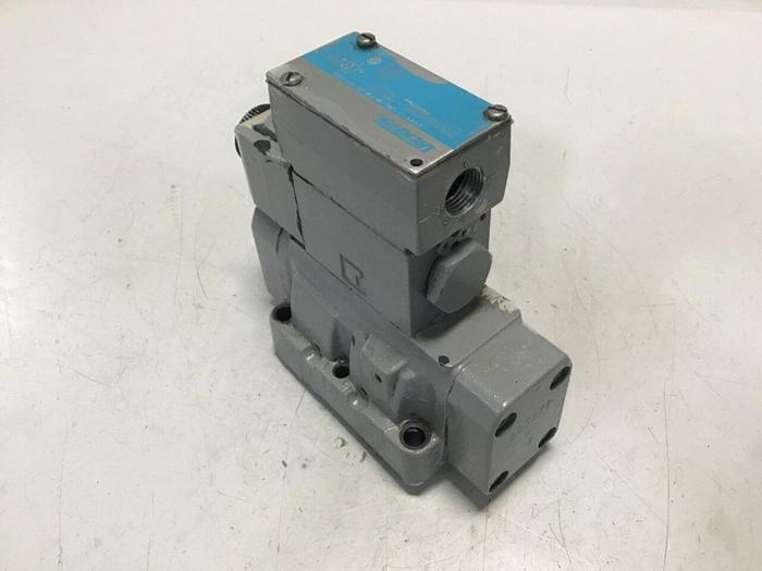 Used VICKERS Valve DG4V32ALMFWB660EN21 #138783