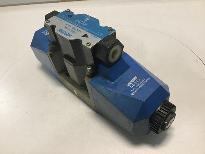 Used VICKERS Directional Control Valve DG4V-5-2C-M-P7L-H-6-30 #113014