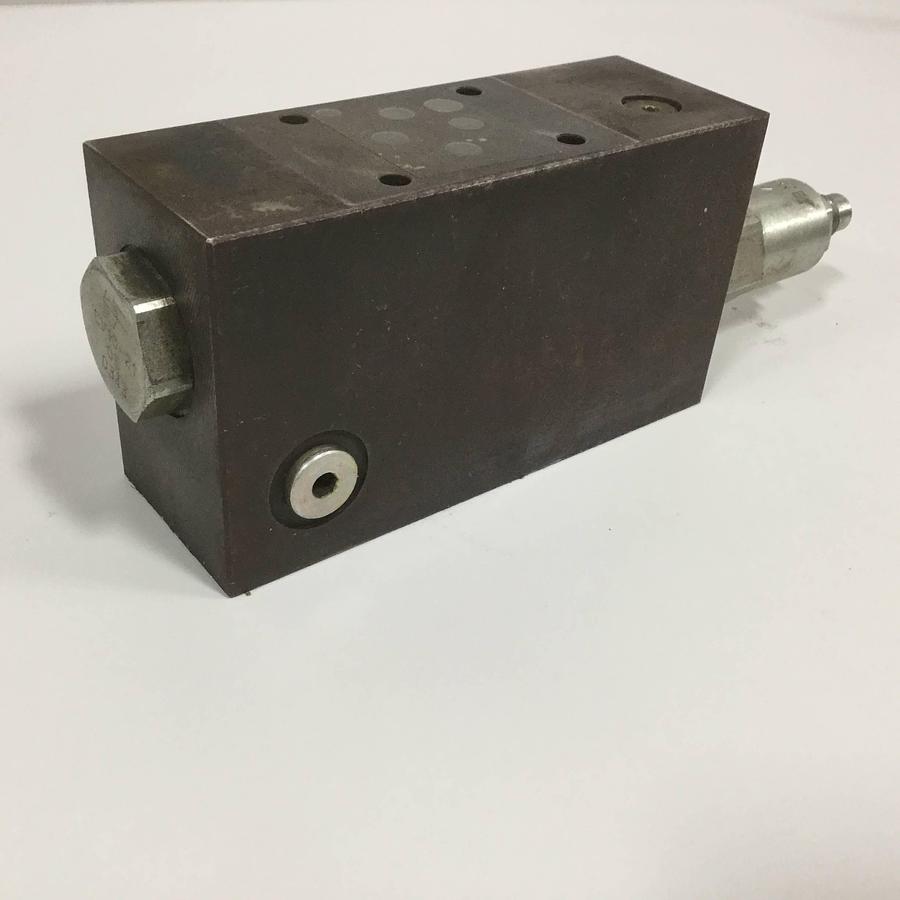 Used REXROTH Hydraulic Valve Manifold Sandwich Plate R978917495 USED