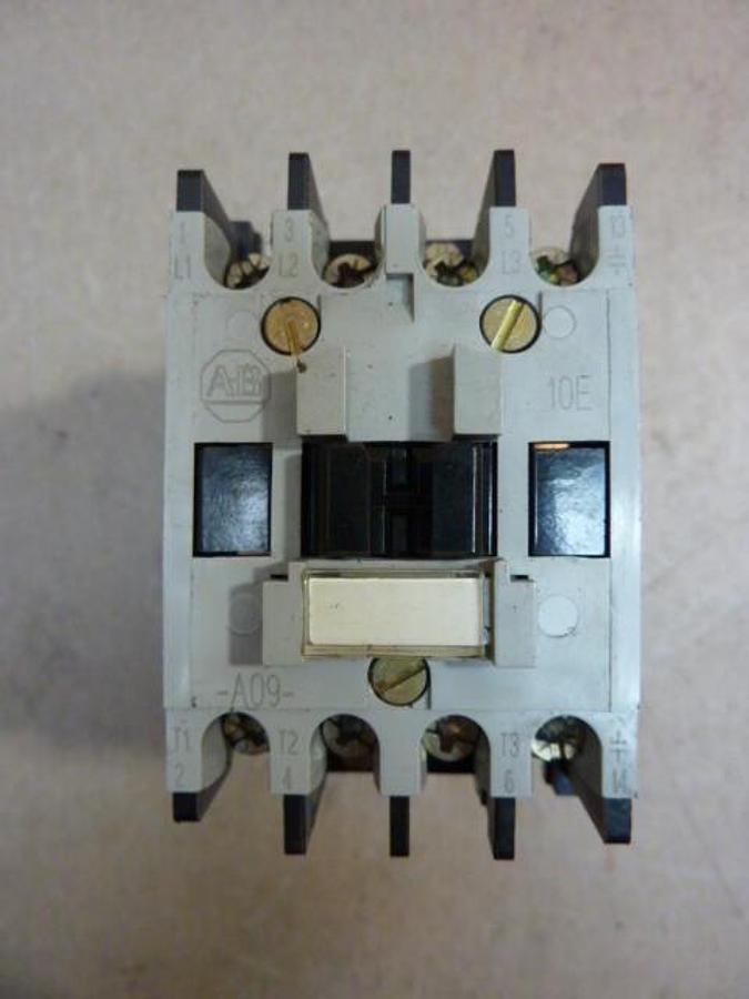 Used ALLEN BRADLEY Contactor 100-A09ND3 SER B Used