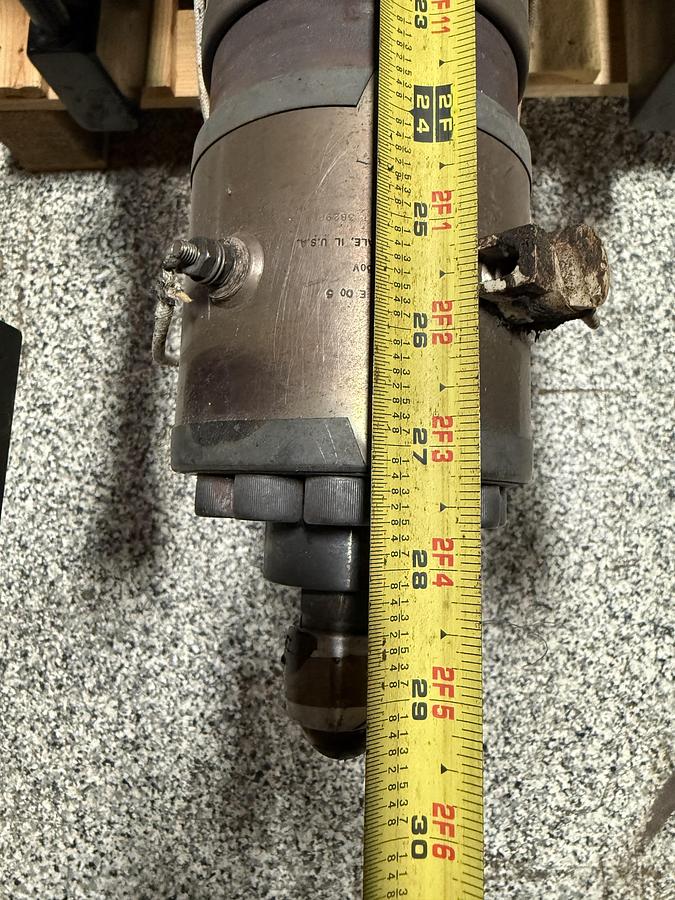 Used MILACRON 3.51 Oz Injection Unit VV55-3.51 / IU Used