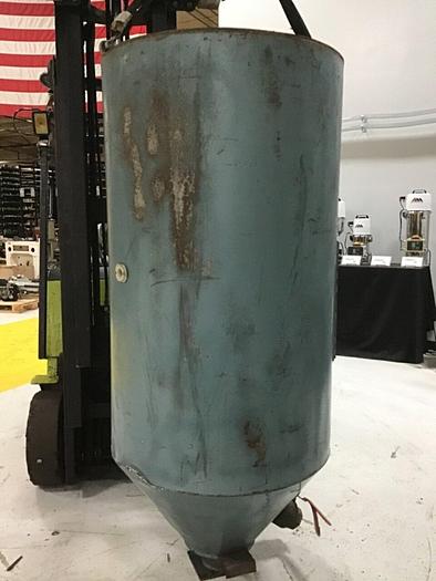 Used CONAIR FRANKLIN 735 LB Capacity Drying Hopper w/ Shutoff 1805390400 Used