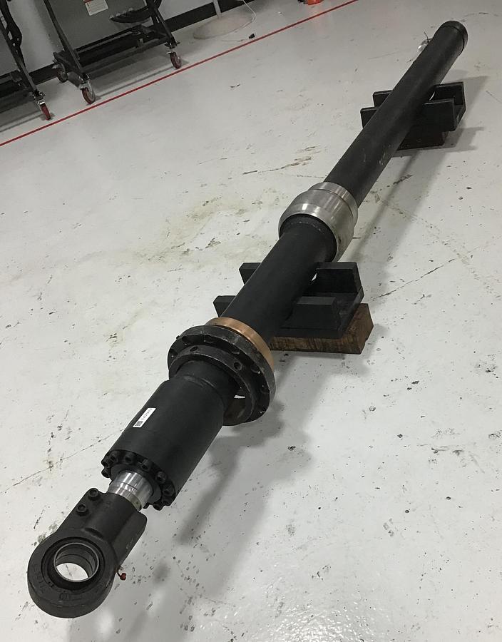 Used DOUCE HYDRO Traversing Cylinder DA 125X90 S:2600 Used 142912