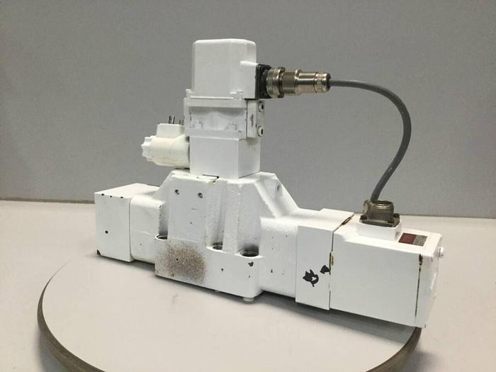 Used MOOG Servo Valve J662B120 Used USED