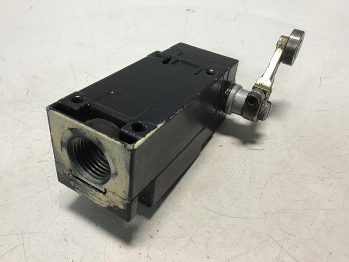 Used SQUARE D Limit Switch 9007-AEQ2699 Used