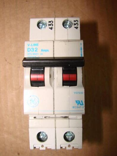 Used GENERAL ELECTRIC / GE 32 Amp Circuit Breaker V37232 #21280