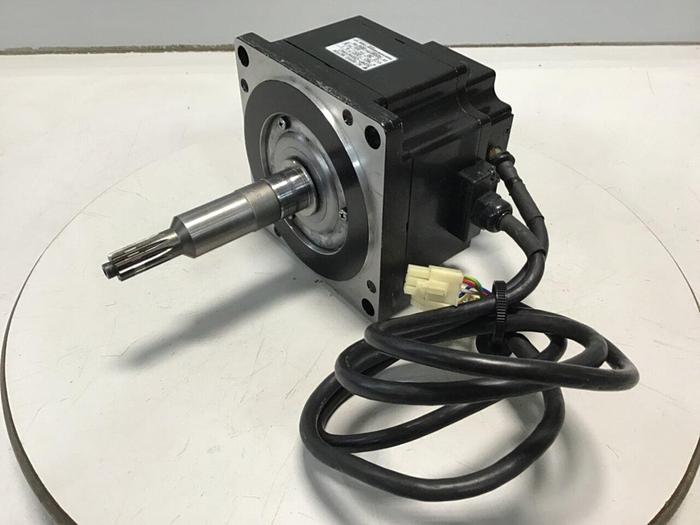 Used YASKAWA Servo Motor SGMP-08AWYR41 #131360