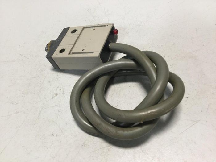 Used OMRON Limit Switch D4C-3402 #104321