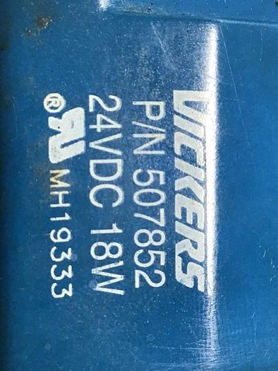 Used VICKERS Valve DG4V322AMUHL760 USED