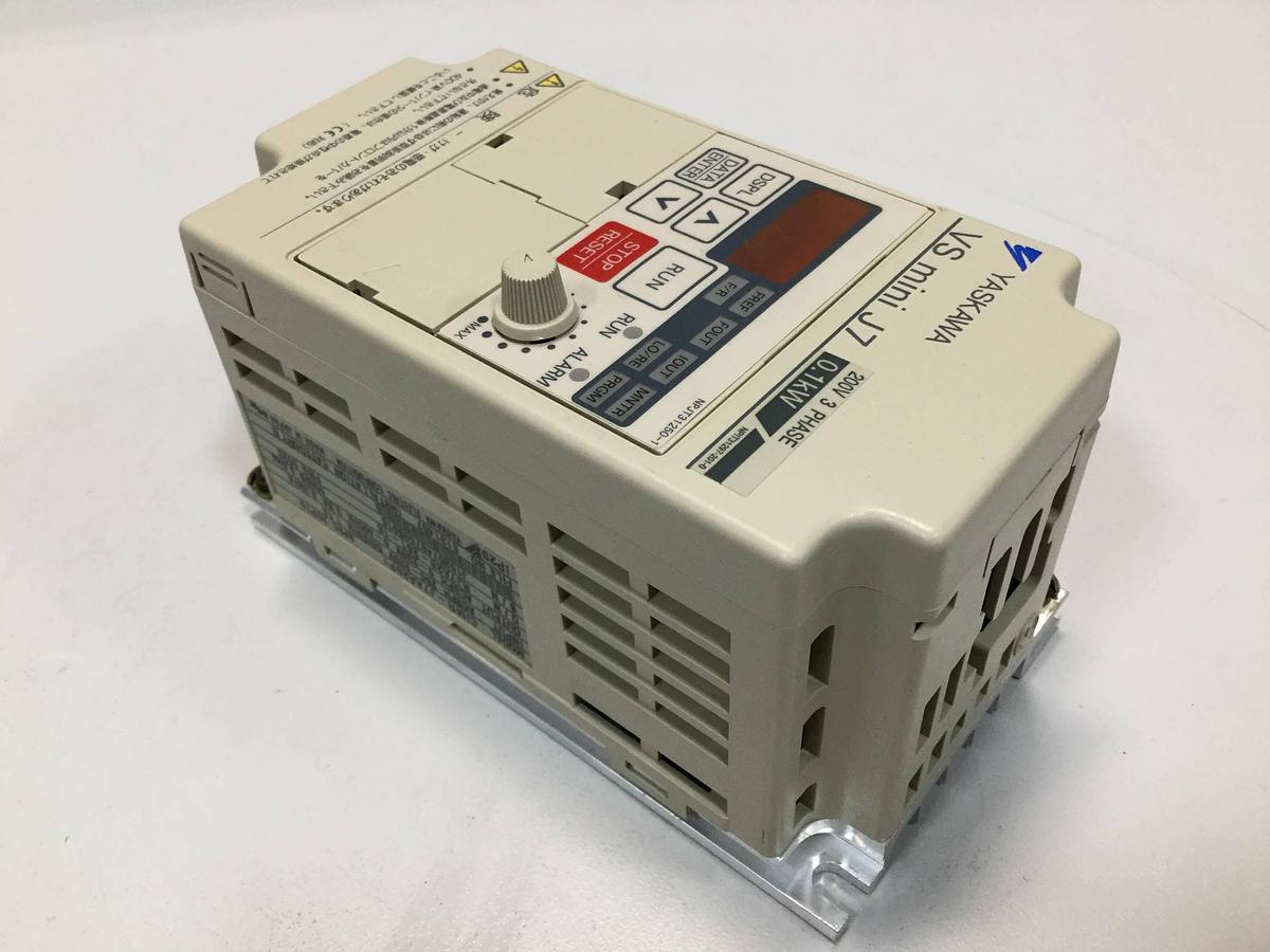 Used YASKAWA VS Mini J7 Inverter CIMR-J7AA20P1 USED