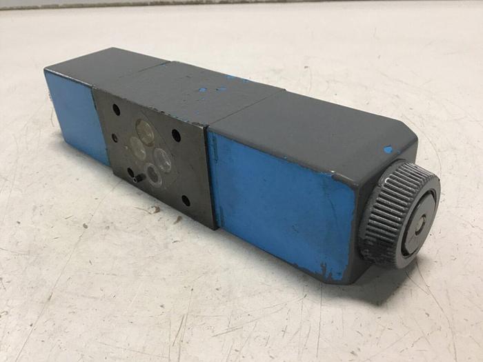 Used VICKERS Directional Valve DG4V-3-6C-M-U-HL7-60 Used