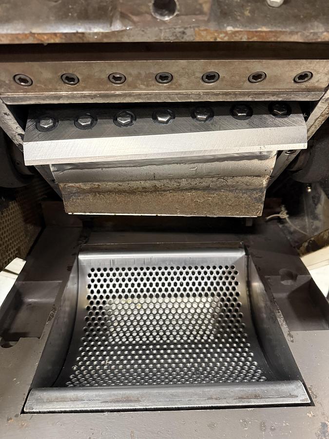 Used DNL - NOT CLEANED NELMOR RG 1012M1 Grinder