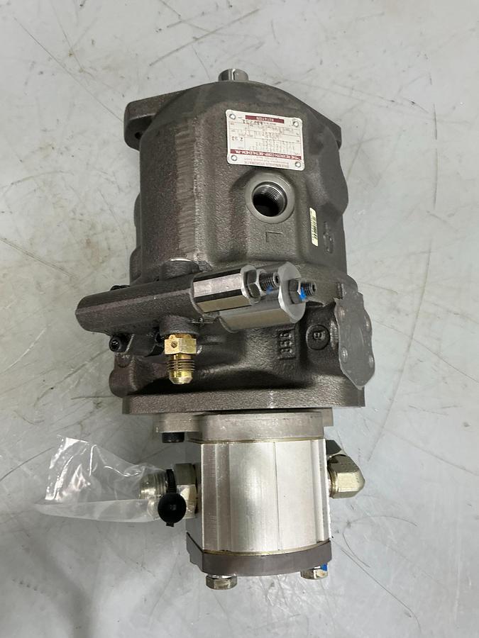 Used BRUENINGHAUS AA10VS045DFR1/30R-PKC62kK01S043A-1026