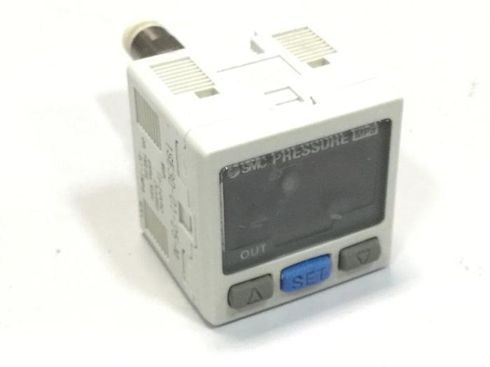 Used SMC Pressure Switch ISE30-01-25-M #103984