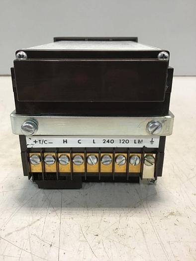 Used WEST INSTRUMENTS Temp Control 1412-0-1001 USED