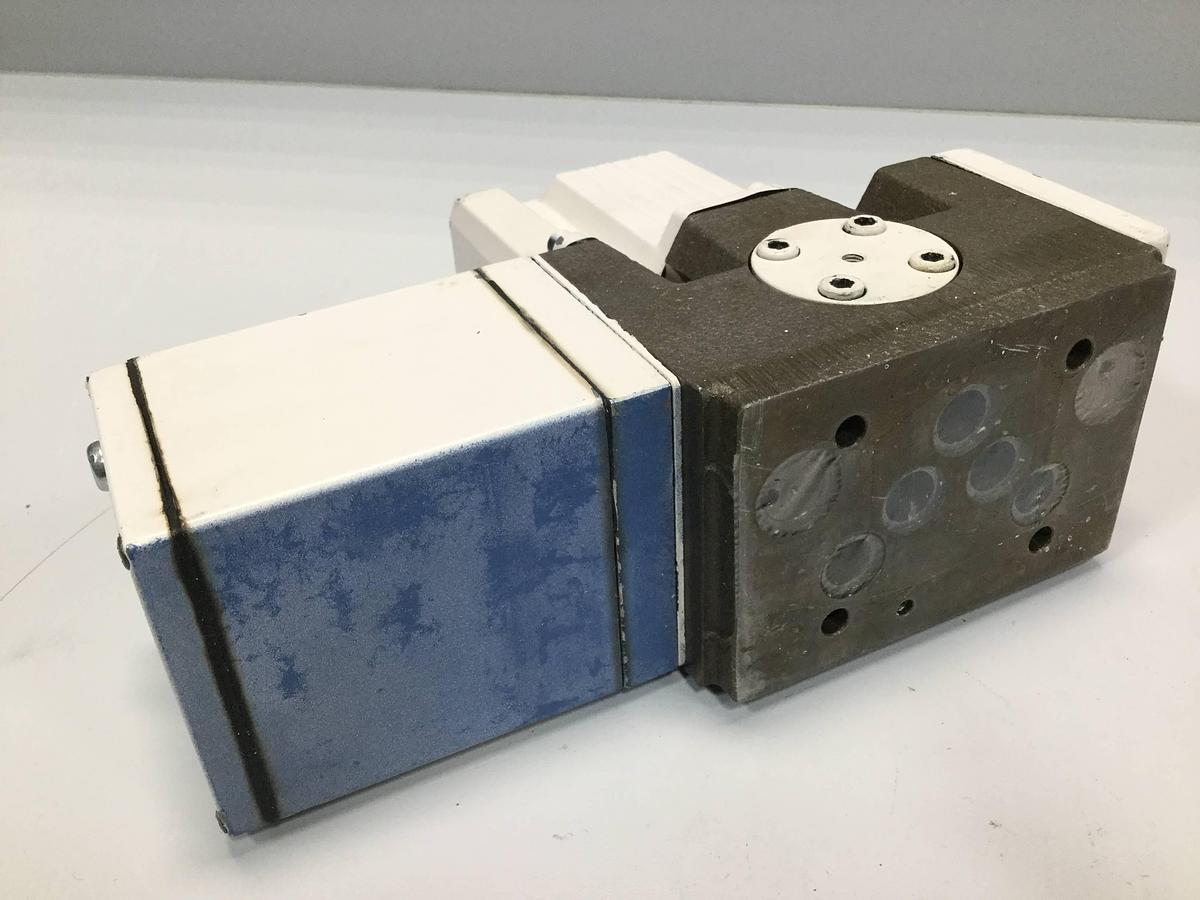 Used MOOG D661-5009 SERVO JET HYDRAULIC VALVE USED 