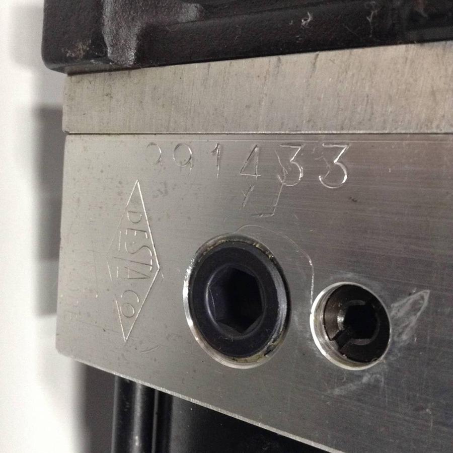 Used DESTACO Pneumatic Hold Clamp 994MAR-X7M-180B-57-11 USED