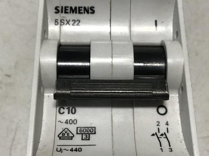 Used SIEMENS 10 Amp Circuit Breaker 5SX22C10 #122596