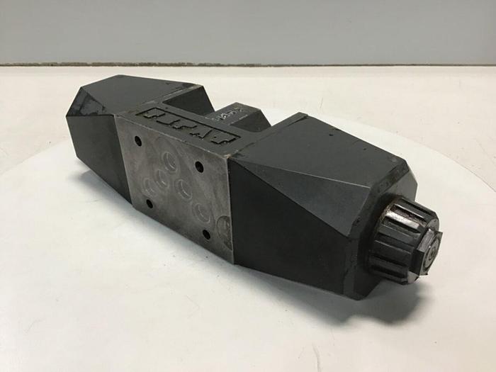 Used VICKERS Hydraulic Valve DG4V-5-2C-M-U7L-H-7-40 Used