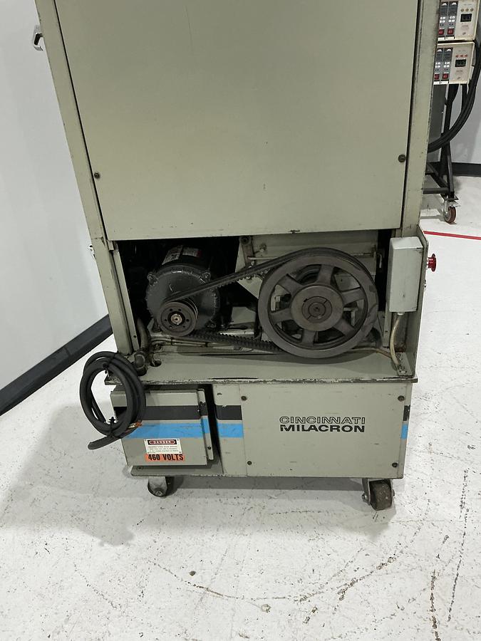 Used CINCINNATI MILACRON
