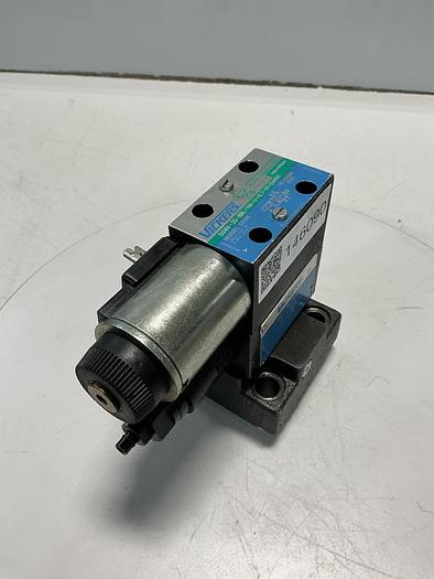 Used VICKERS DG4V-3S-8BL-VM-U-HL7-61-EN490