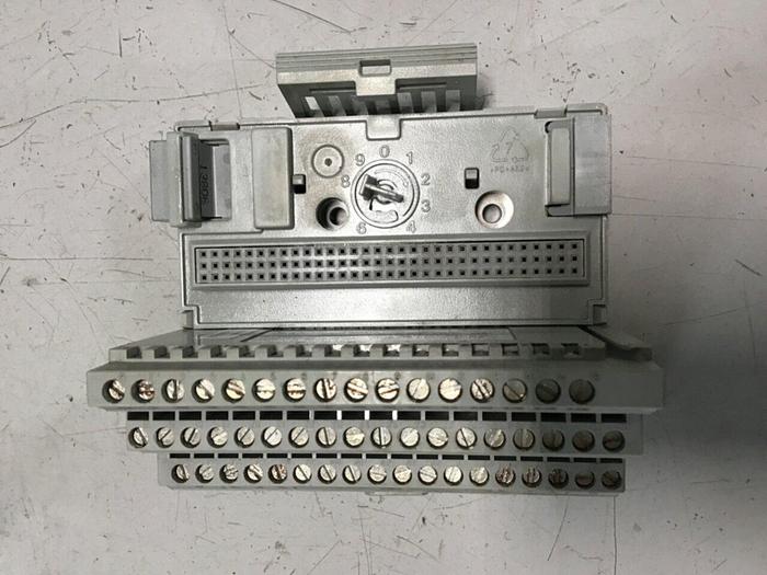 Used ALLEN BRADLEY Flex Terminal Bus 1794-TB3T SER A USED