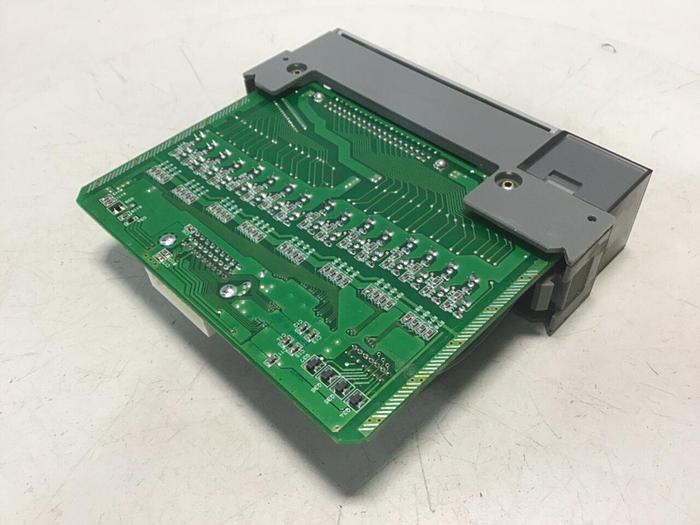 Used ALLEN BRADLEY Output Module 1746-OB32 SER D #129874