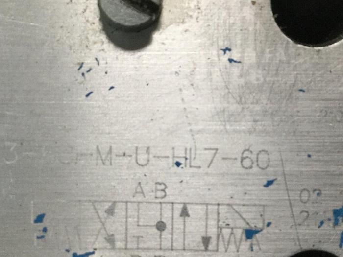 Used VICKERS Directional Valve DG4V-3-6C-M-U-HL7-60 Used