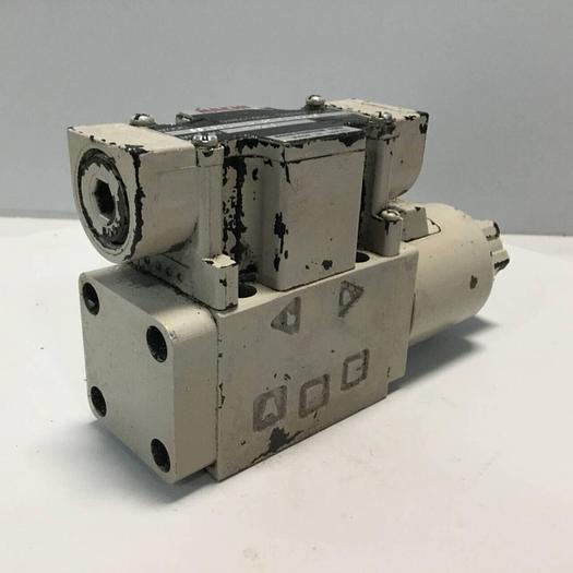 Used NACHI Directional Control Valve SS-G01-H13-GR-D2-9331A #91595