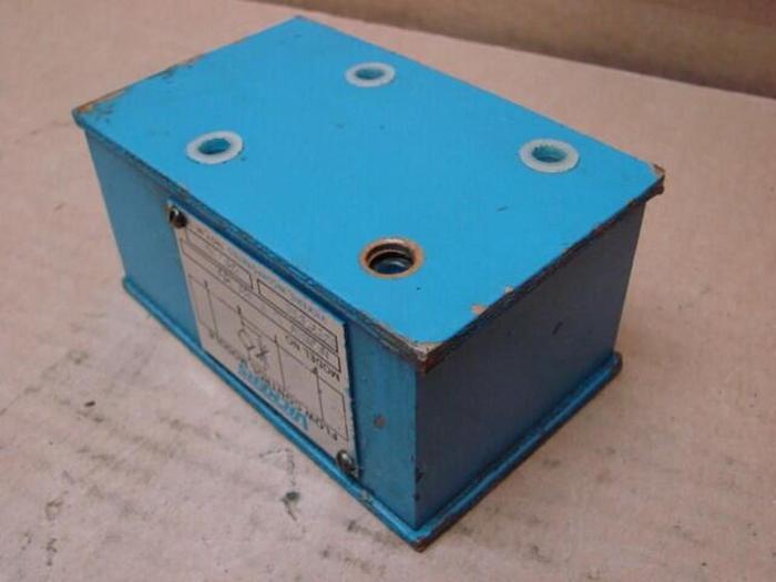 Used VICKERS Flow Control Module DGMFN151YBW20 #21704