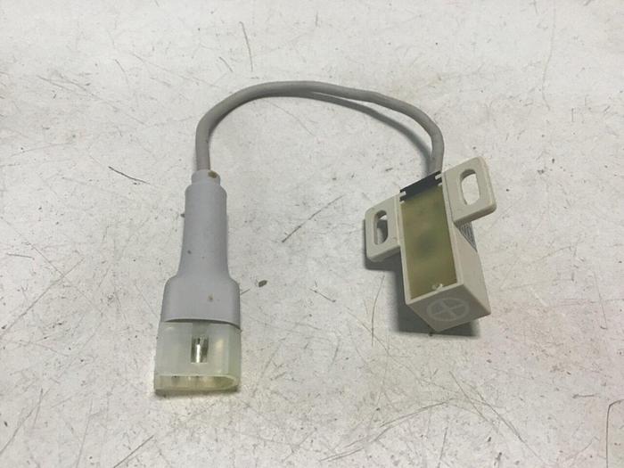 Used FUJI ELECTRIC Proximity Switch PE-B4D #128113