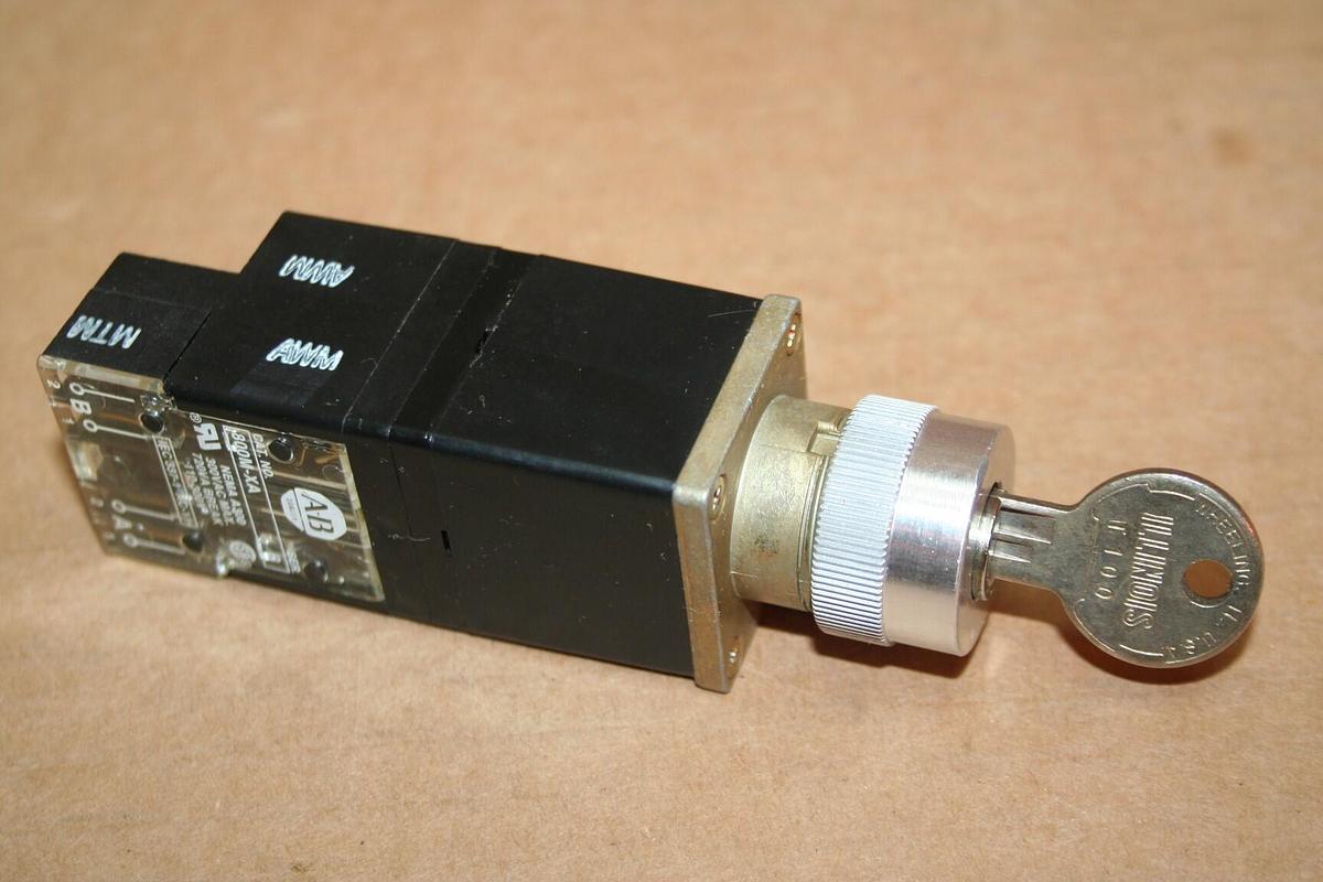 Used ALLEN BRADLEY Selector Switch 800MR-H33B Used