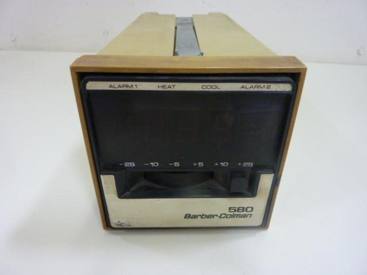 Used BARBER COLMAN Temperature Controller 585A-00016-000-0-00 Used