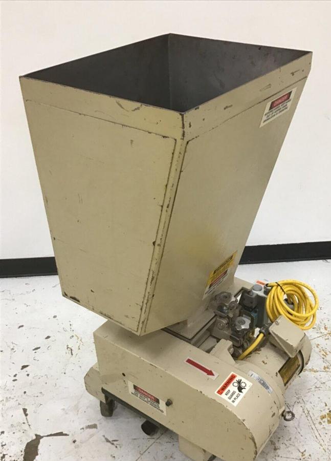 Used NISSUI 1 HP Screenless Grinder / Granulator FNSK-04D Used